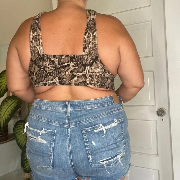 Fashion nova Meg the stallion snake skin crop top - Picture 3 of 5